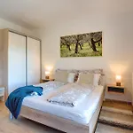 Klen For 15 People Near With Jacuzzi And Children Playgorund Vila *