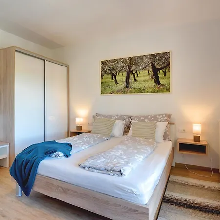 Klen For 15 People Near With Jacuzzi And Children Playgorund Villa *