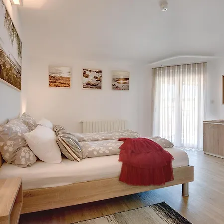 Willa Klen For 15 People Near With Jacuzzi And Children Playgorund *