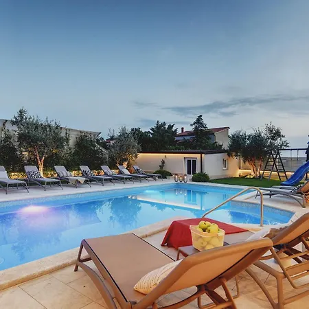 Вилла Klen For 15 People Near With Jacuzzi And Children Playgorund *