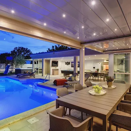 Klen For 15 People Near With Jacuzzi And Children Playgorund * Pula