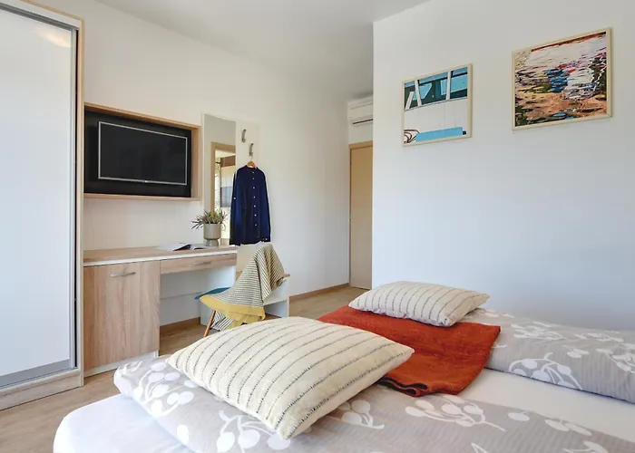 Willa Klen For 15 People Near With Jacuzzi And Children Playgorund