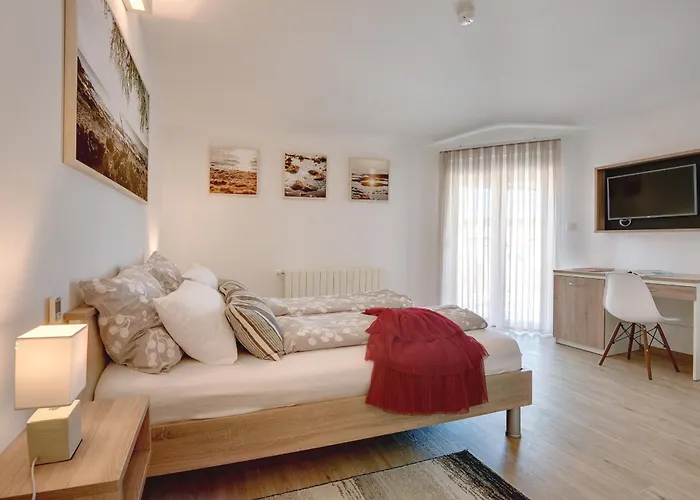Willa Klen For 15 People Near With Jacuzzi And Children Playgorund *