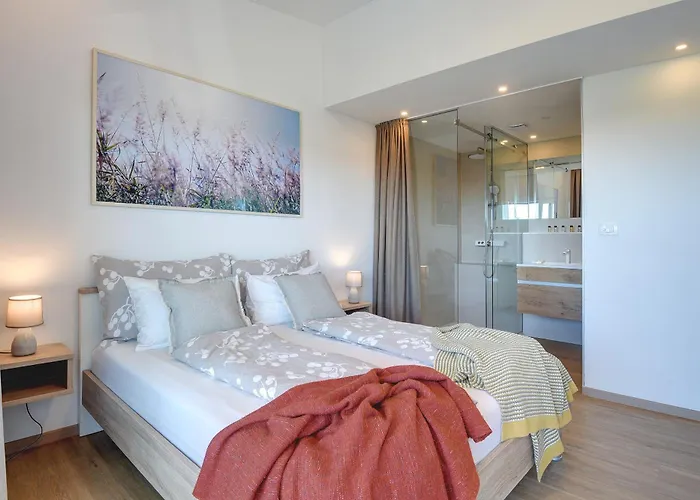 Klen For 15 People Near With Jacuzzi And Children Playgorund * Pula