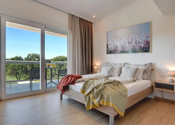 Willa Klen For 15 People Near With Jacuzzi And Children Playgorund Pula