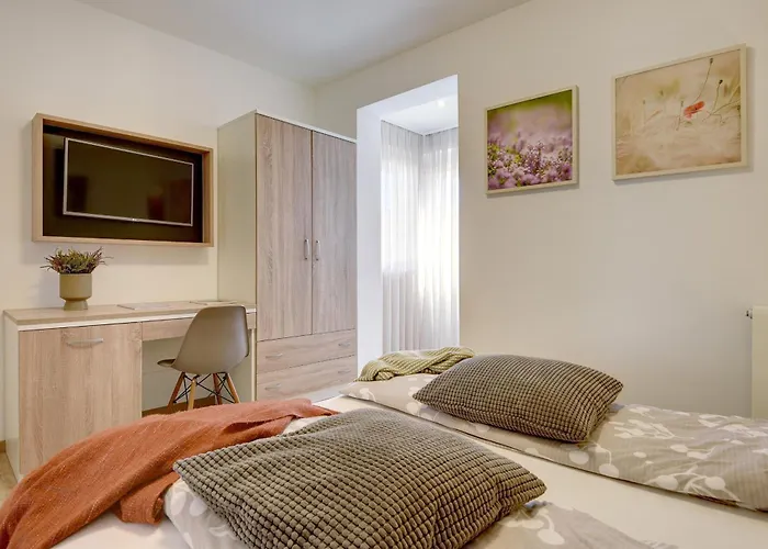Klen For 15 People Near With Jacuzzi And Children Playgorund Willa