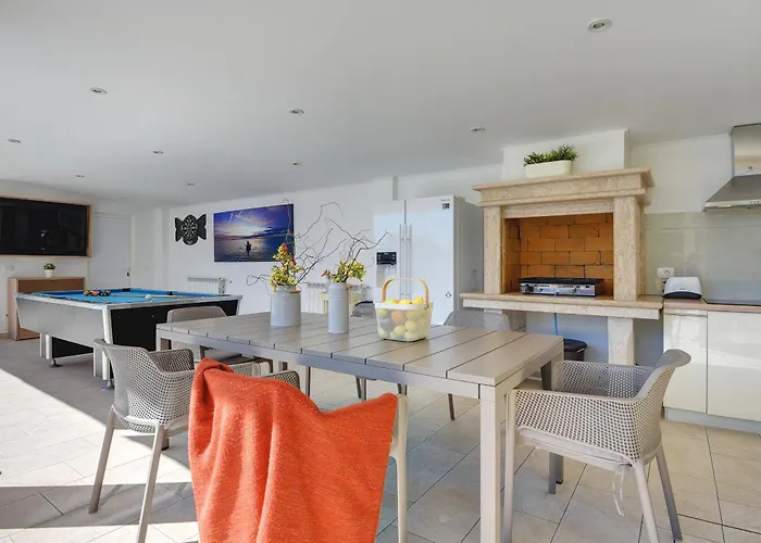 Willa Klen For 15 People Near With Jacuzzi And Children Playgorund