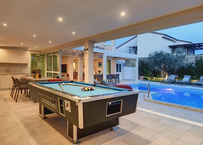 Willa Klen For 15 People Near With Jacuzzi And Children Playgorund
