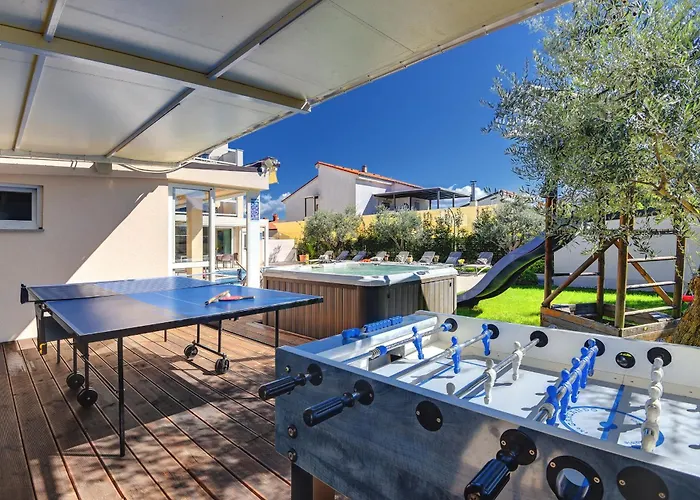 Klen For 15 People Near With Jacuzzi And Children Playgorund * Pula