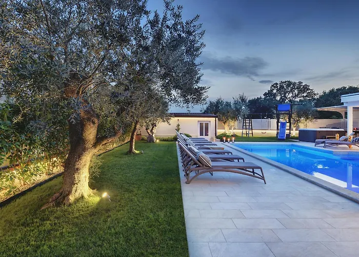 Klen For 15 People Near With Jacuzzi And Children Playgorund Willa *