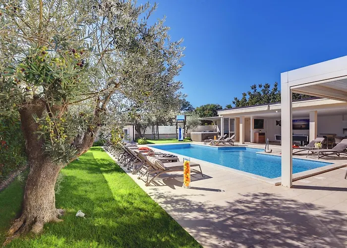 Willa Klen For 15 People Near With Jacuzzi And Children Playgorund